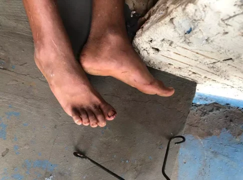 Câmera flagrou pai de santo arrastando adolescente dopado e sangue em terreiro