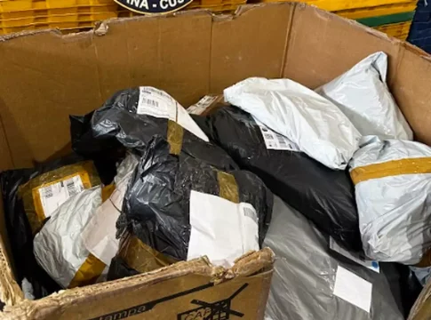 Receita apreende R$ 1 mi em contrabando no centro de distribuição dos Correios