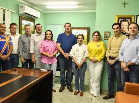 Evaldo participa de ato em apoio à prefeita da Capital
