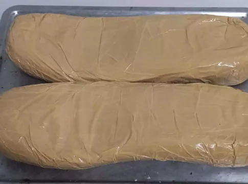 Bolivianos são presos com mais de 3 quilos de cocaína em palmilha de tênis em Corumbá