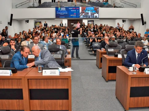 Deputados ensaiam, mas desistem de enfrentar Paulo Corrêa na Assembleia