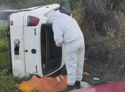 Passageiro de carro morre após capotamento e ataque de abelhas na BR-163 em Naviraí