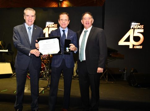 Paulo Corrêa e Gerson Claro entregam Comenda do Mérito Legislativo ao ex-governador de SP, João Doria