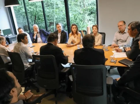 Riedel une direita e a esquerda em Mato Grosso do Sul
