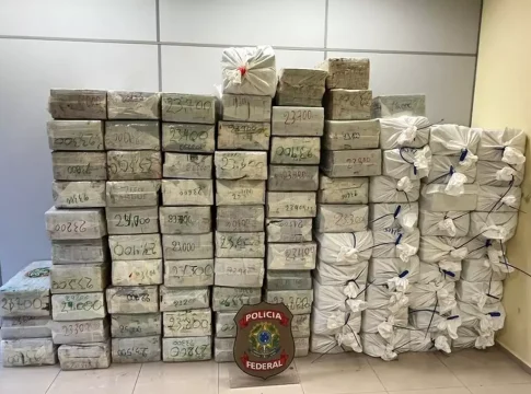 Denúncia anônima entrega caminhão carregado com 2 toneladas de maconha em Eldorado