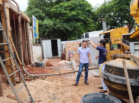 Obra do ‘Pronto-Socorro’ municipal de Mundo Novo recebeu concretagem da laje nesta terça-feira (03)