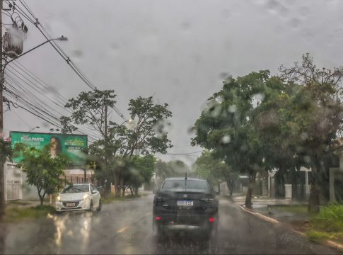 Chuvas não dão descanso no Natal e festividade é celebrada sob alerta de perigo em 37 cidades