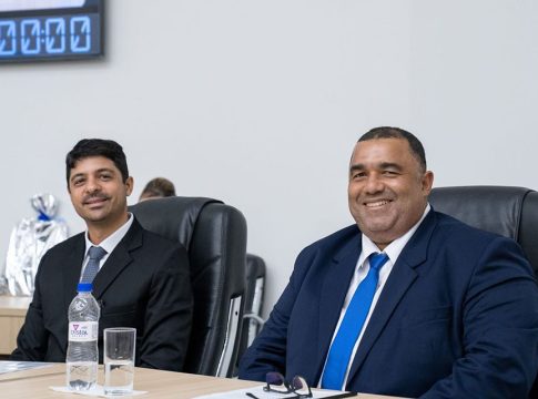 Gile e Ferroquina tomam posse em Guaíra