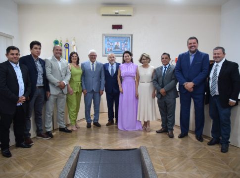 Empossados Dr. Lídio, Dra. Patrícia e vereadores