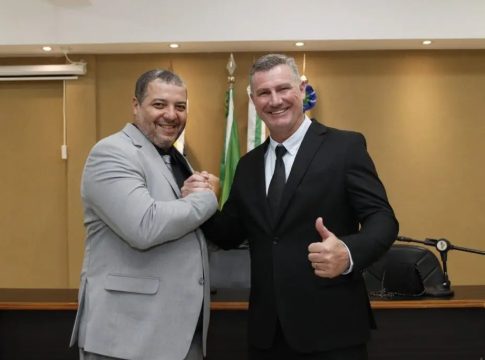 Prefeito eleito Erlon Daneluz, vice-prefeito Roani Tuneira e vereadores são empossados em Sete Quedas