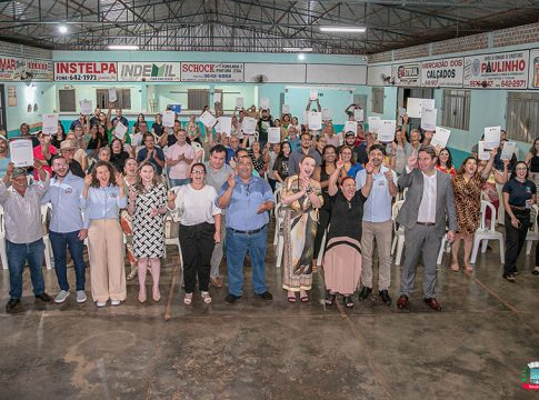 Guaíra entregou títulos de regularização fundiária
