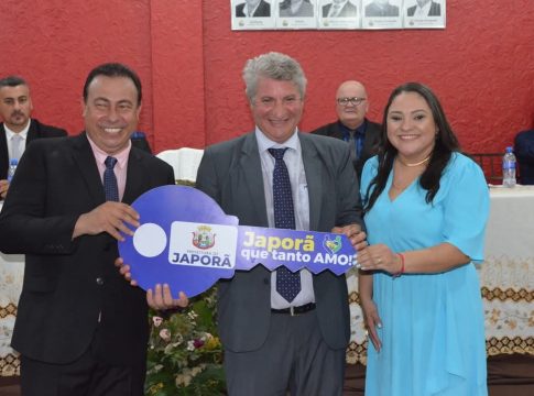 Malaquias, Aninha e vereadores empossados em Japorã