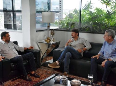 Presidente da FIEMS recebe Paulo Corrêa e Thalles Tomazelli