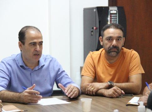 Vereadores se reúnem com secretário de saúde