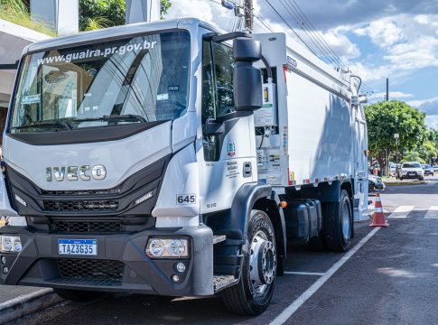 Guaíra realizou entrega de um novo caminhão de coleta de lixo orgânico