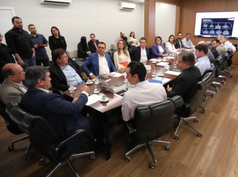 Resultado e eficiência: governador reúne secretários para assinatura dos contratos de gestão