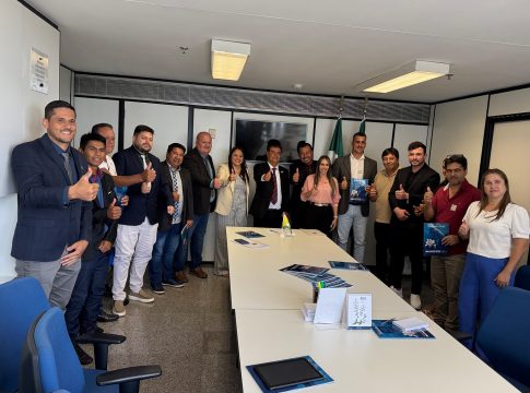 JAPORÃ: lideranças pedem ao senador Nelsinho ginásio de esportes na aldeia