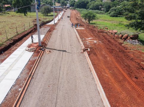 Guaíra Avança com infraestrutura: Pavimentação sextavada na Rua Maria Pereira Leite entra na fase final