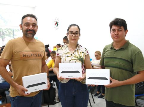 Secretaria de Saúde de Mundo Novo entrega tablets para agentes comunitários de saúde