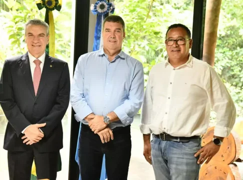 Paulo Corrêa participa da assinatura da obra do Contorno Viário de Amambai