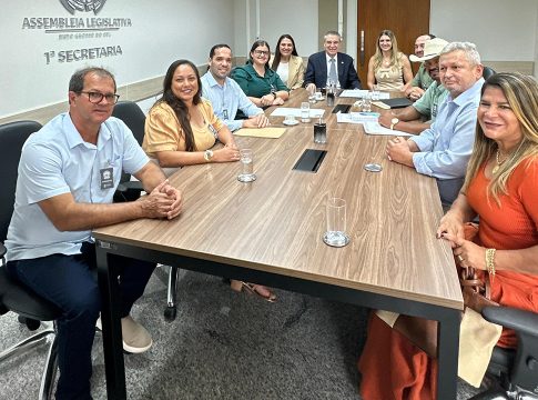 Lideranças de Eldorado pedem a 6 deputados verba para ônibus de grande porte