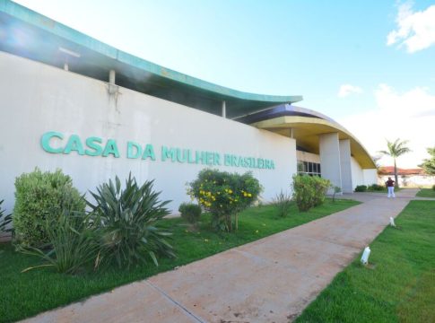 Após segunda “falha”, deputados querem afastamento da delegada da Deam que atendeu jornalistas