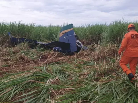 Piloto morre em queda de avião agrícola
