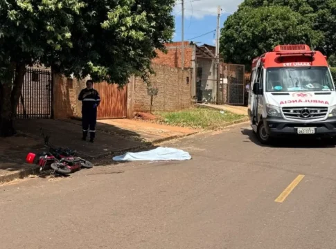 Caminhão baú atropela e mata mulher de bicicleta elétrica em MS