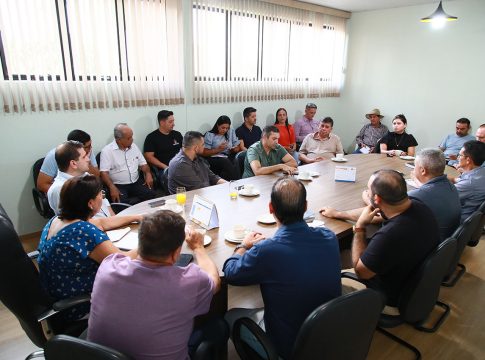 Governo de Mundo Novo realiza reunião com secretários e vereadores