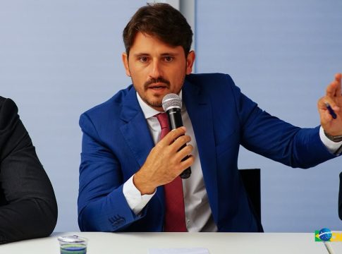 Em Brasília, Thalles participa de ato em defesa da receita dos municípios
