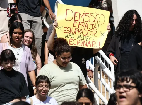 Acadêmicos da UFMS pedem demissão imediata de professor condenado por estupro