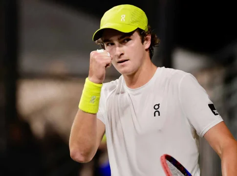 João Fonseca vence Nishikori, ex-número 4 do mundo, e vai à final do Challenger de Phoenix