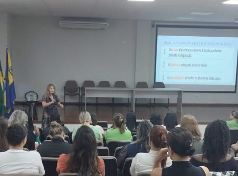 Município inicia formação de gestores escolares com palestra de destaque nacional