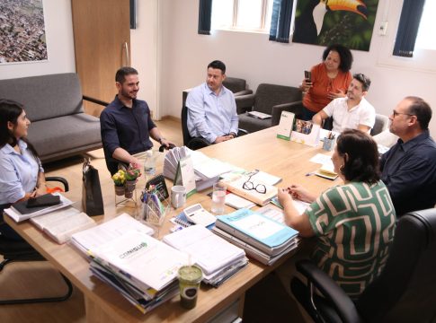 Governo de Mundo Novo recebe representantes da Cresol para discutir abertura de agência no município