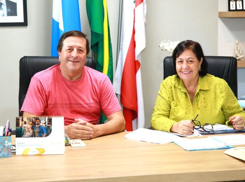 Governo de Mundo Novo discute cargos para concurso público com secretários e vereadores da base