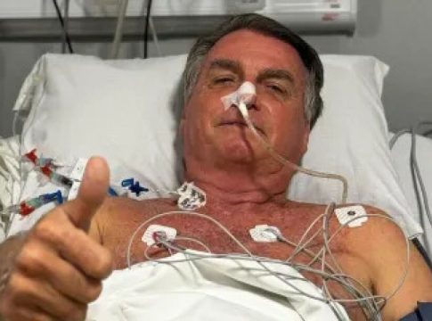 Bolsonaro está com obstrução intestinal e passa por laparotomia, diz boletim