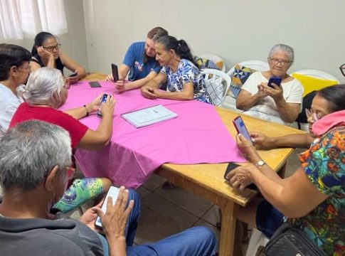 Grupo da Terceira Idade de Iguatemi participa de curso de Inclusão Digital Bê-a-Bá 60+, no Conviver Lírios do Vale