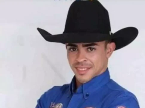 Peão é socorrido em estado grave ao cair de touro e bater a cabeça