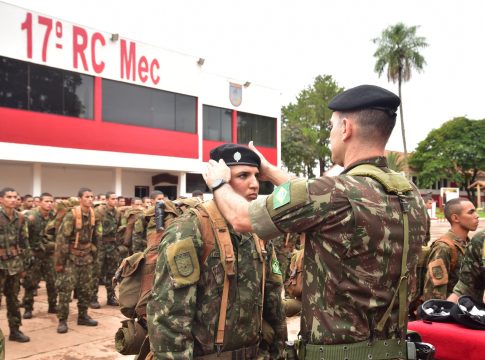 17º RC MEC Realiza Cerimônia de Entrega da Boina Preta