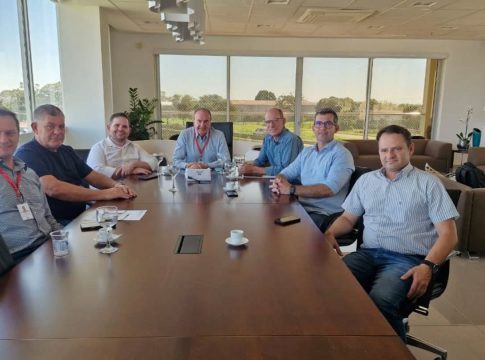 Prefeitura de Amambai, Acia e SRA visitam Cooperativa da Lar em Medianeira (PR)