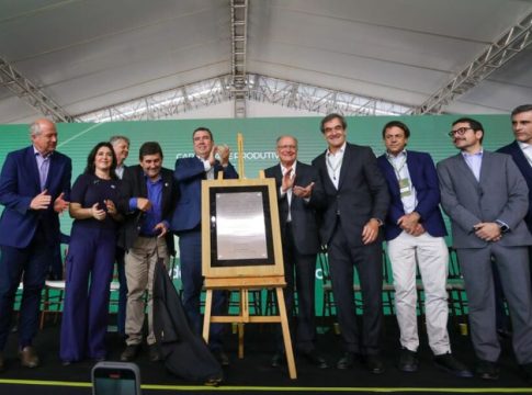 Com mais uma megafábrica de celulose, MS vira “hub para o mundo”, diz Alckmin