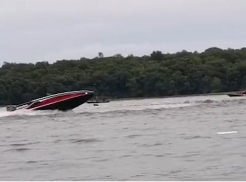 Bombeiros retomam buscas para localizar jovem que despareceu no Lago de Itaipu