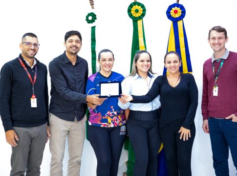 Guaíra recebe visita do Sesc para entrega de título e parceria em novos projetos culturais