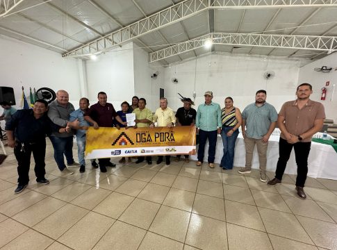 Famílias de Porto Lindo assinam contratos para construção de 49 casas do programa Oga Porã – Minha Casa, Minha Vida Rural