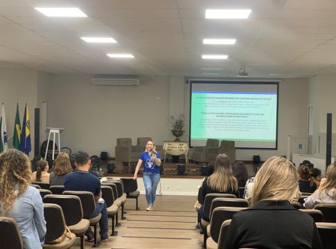 Guaíra capacita educadores para combater abandono escolar com uso do sistema SERP