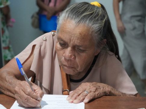 Com ação que valoriza povos indígenas, construção de moradias é formalizada em municípios de MS