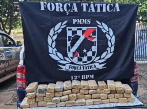 Força Tática apreende maconha em ônibus em Eldorado