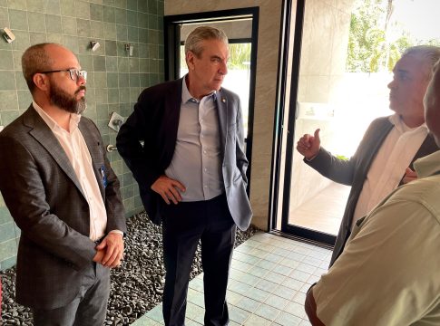 Após vistoria, Paulo Corrêa solicita recapeamento das pistas internas do Hospital Adventista do Pênfigo