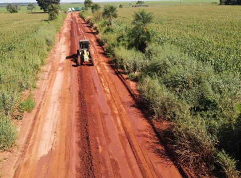 Com três frentes de trabalho, Prefeitura intensifica recuperação das estradas rurais em Itaquiraí