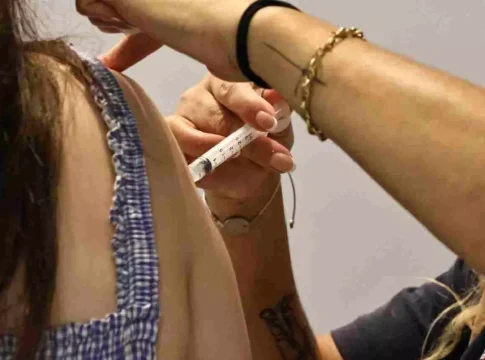 Em MS, só 22% do público-alvo tomou vacina e saúde reforça ações no interior